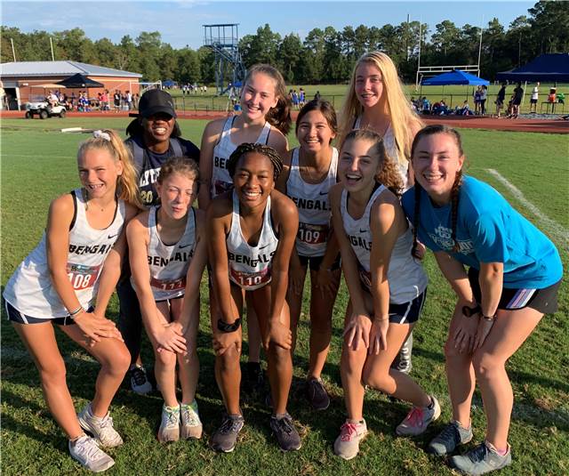 VarsityGirlsPrerace.JPG