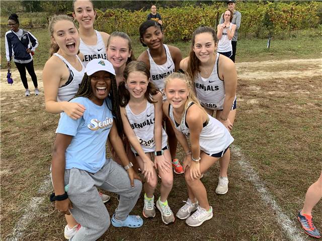 VarsityGirlsPreRace.JPG