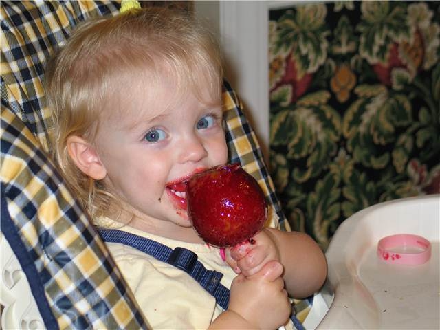 1stCandyApple.JPG
