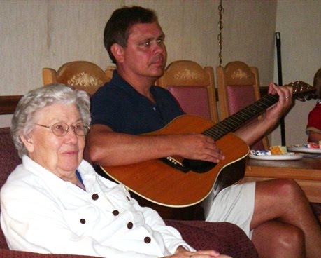 Hickory_dan_and_mom.jpg