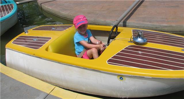Snoopy'sYachtClub1.JPG