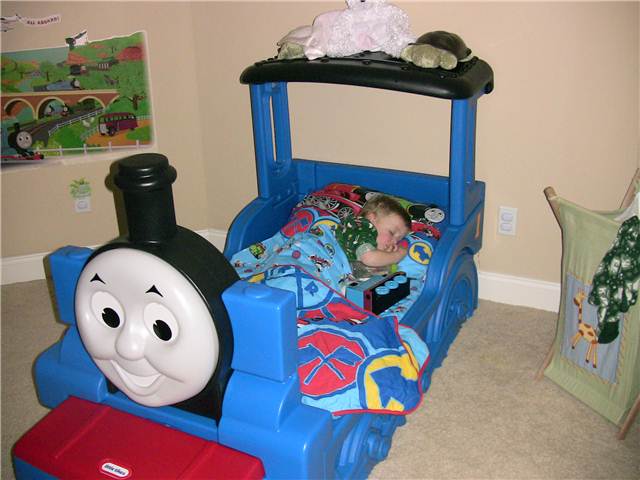 ThomasBed.JPG