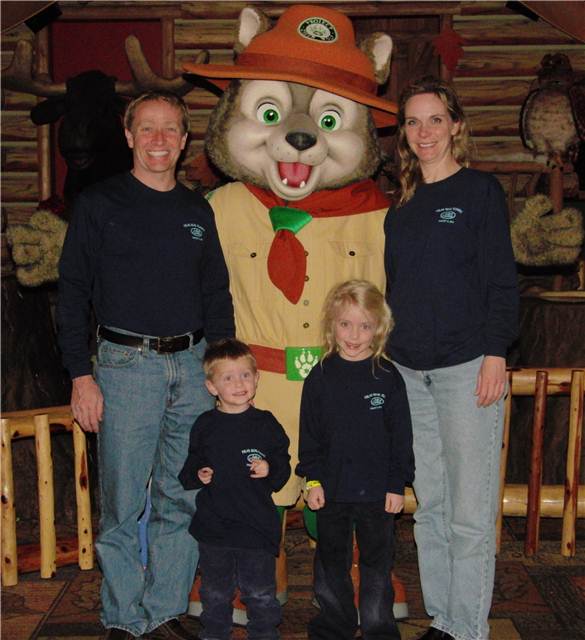 FamilyWolf.JPG