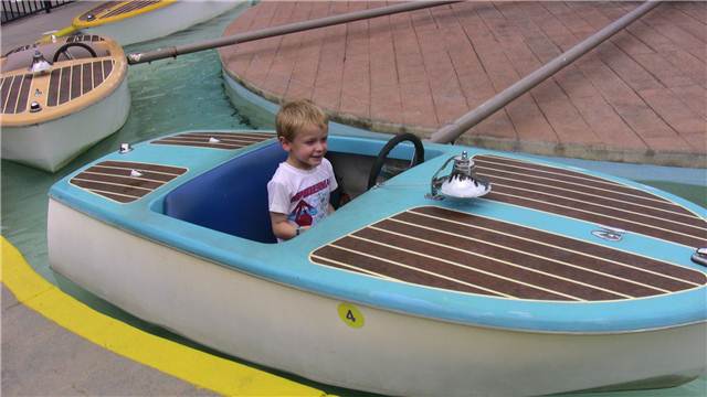 Snoopy'sYachtClubS.JPG